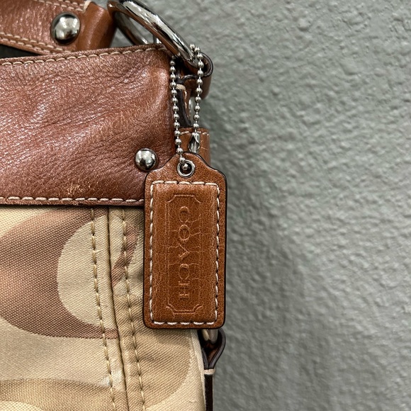 Authentic Signature Coach Satchel/ Shoulder/ & Crossbody Handbag - Picture 4 of 9